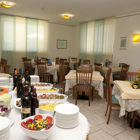 Caravel Hotel 3*