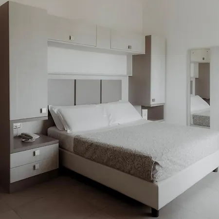 Caravel Hotel